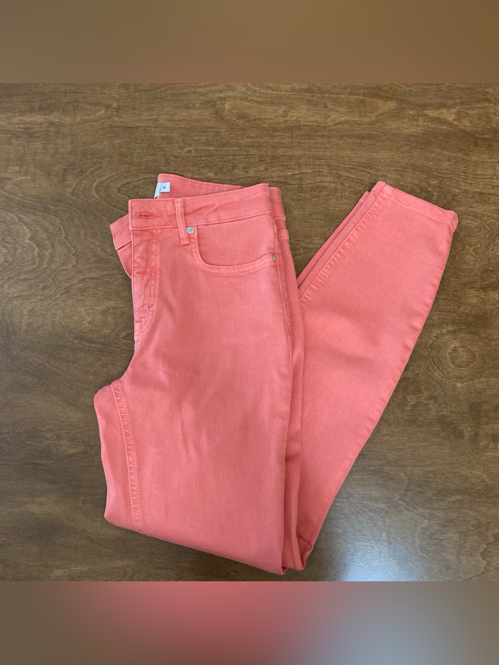 Coral pink vineyard vines high rise skinny jeans
Size 26